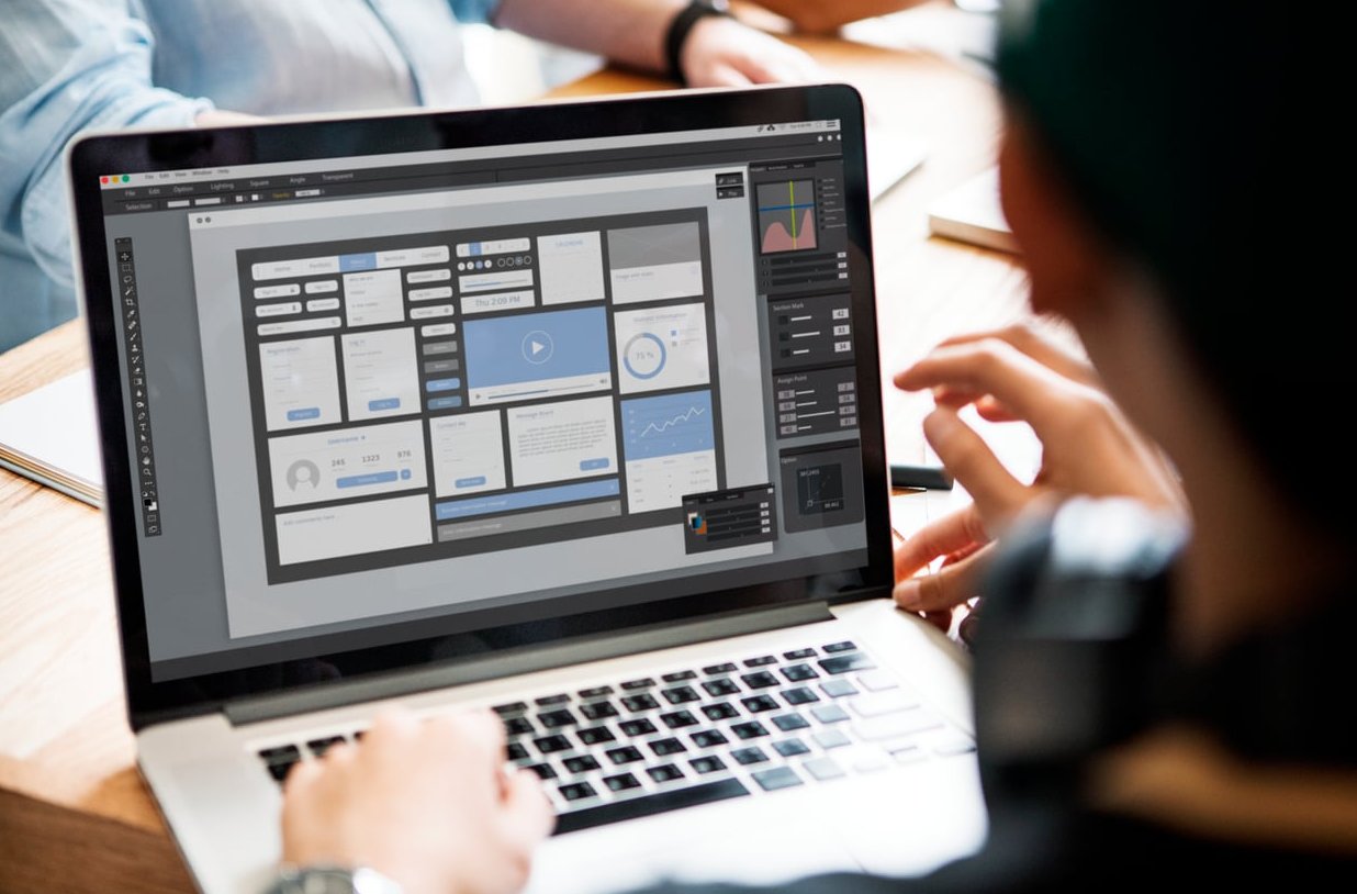 designer developer laptop screen