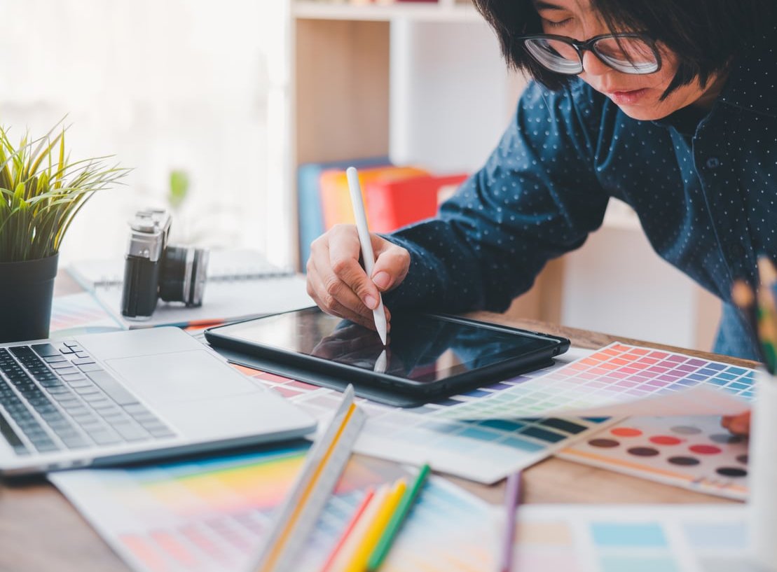 freelance designer working laptop